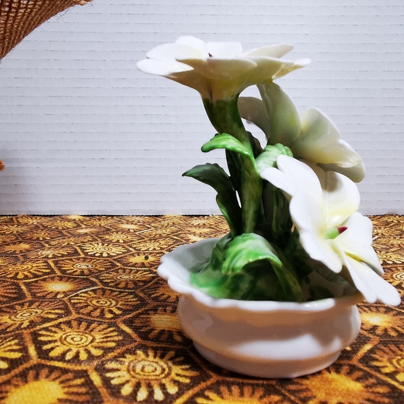 Vintage Radnor Bone China Hand Made White Gardenia Floral Arrangement Figurine - Picture 4 of 17